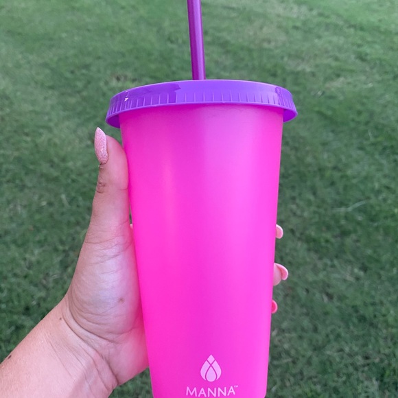 Color Changing Cups - Picture 3 of 3